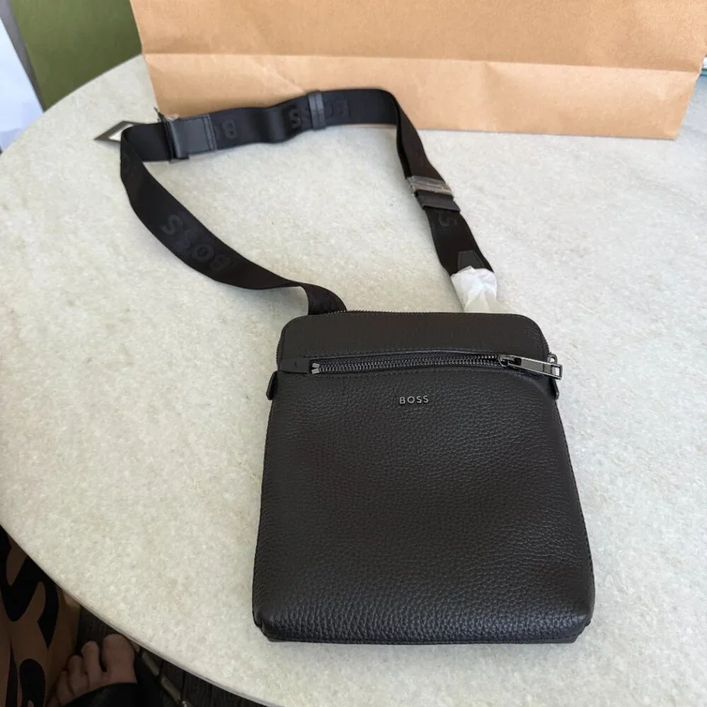 HUGO BOSS Morval All Leather Zip Env_O Bag 50517985 Black‎